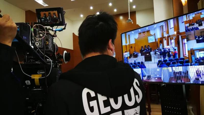 AI生成VS人工创意——莱州市广告片拍摄公司的技术浪漫主义实践